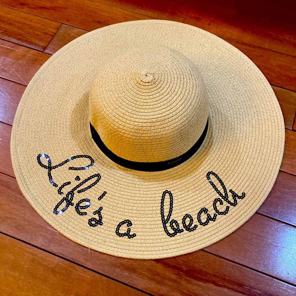 Floppy beach hat